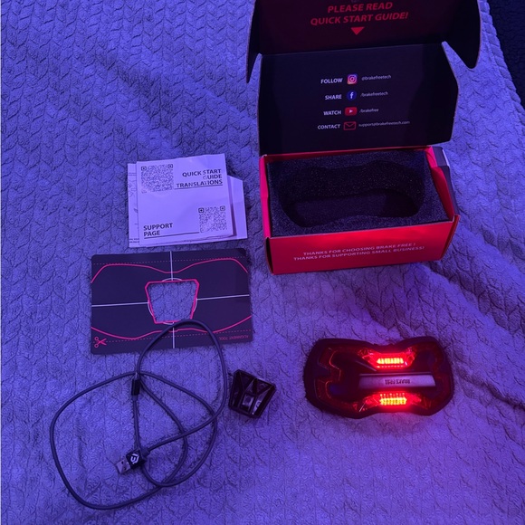 Smart Brake Light - Red - Picture 2 of 5